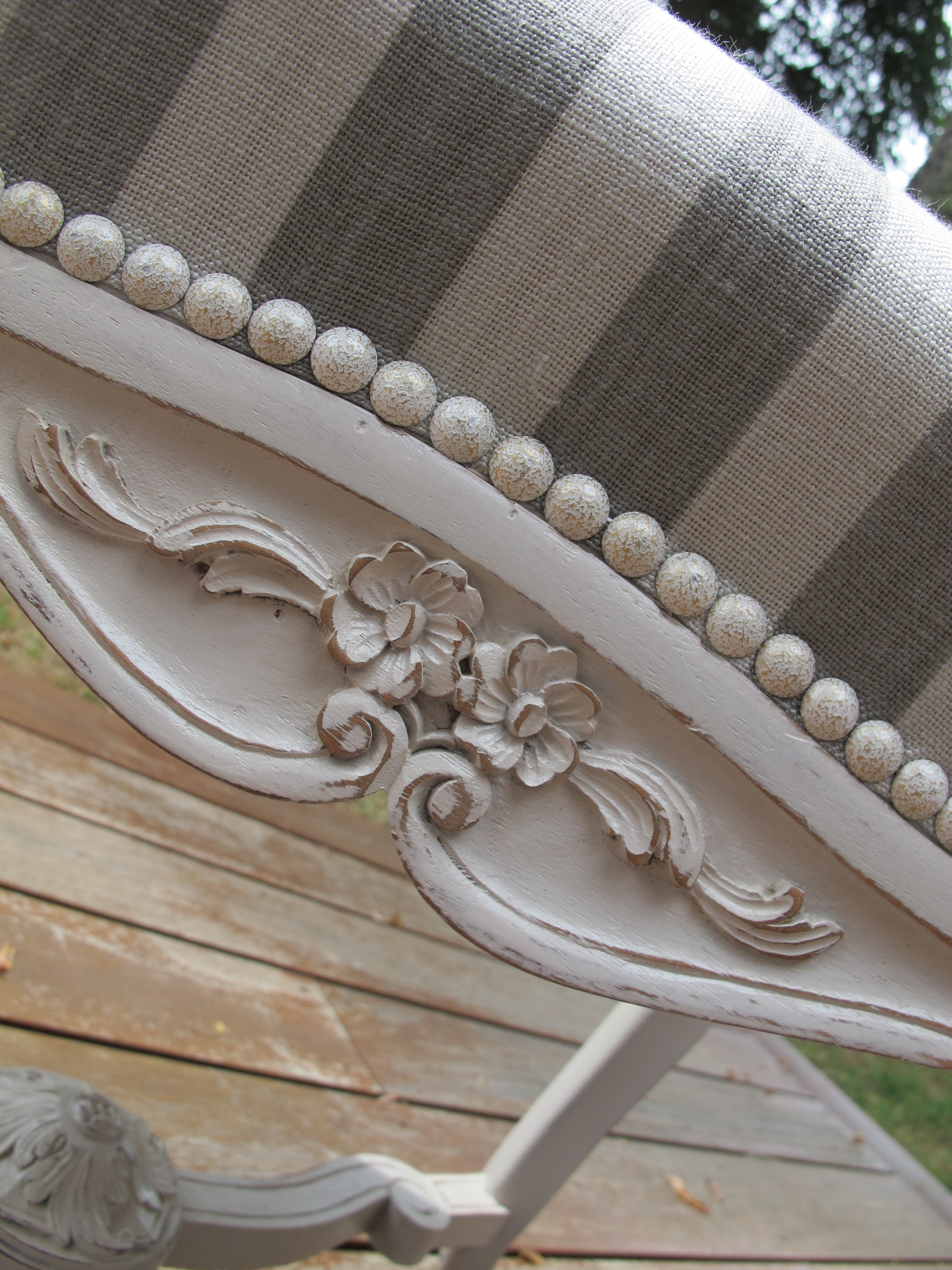 Refection restauration relooking fauteuil chaise canape meuble repose pied 2 tapissier decorateur bordeaux st medard en jalles atelier les renaissances