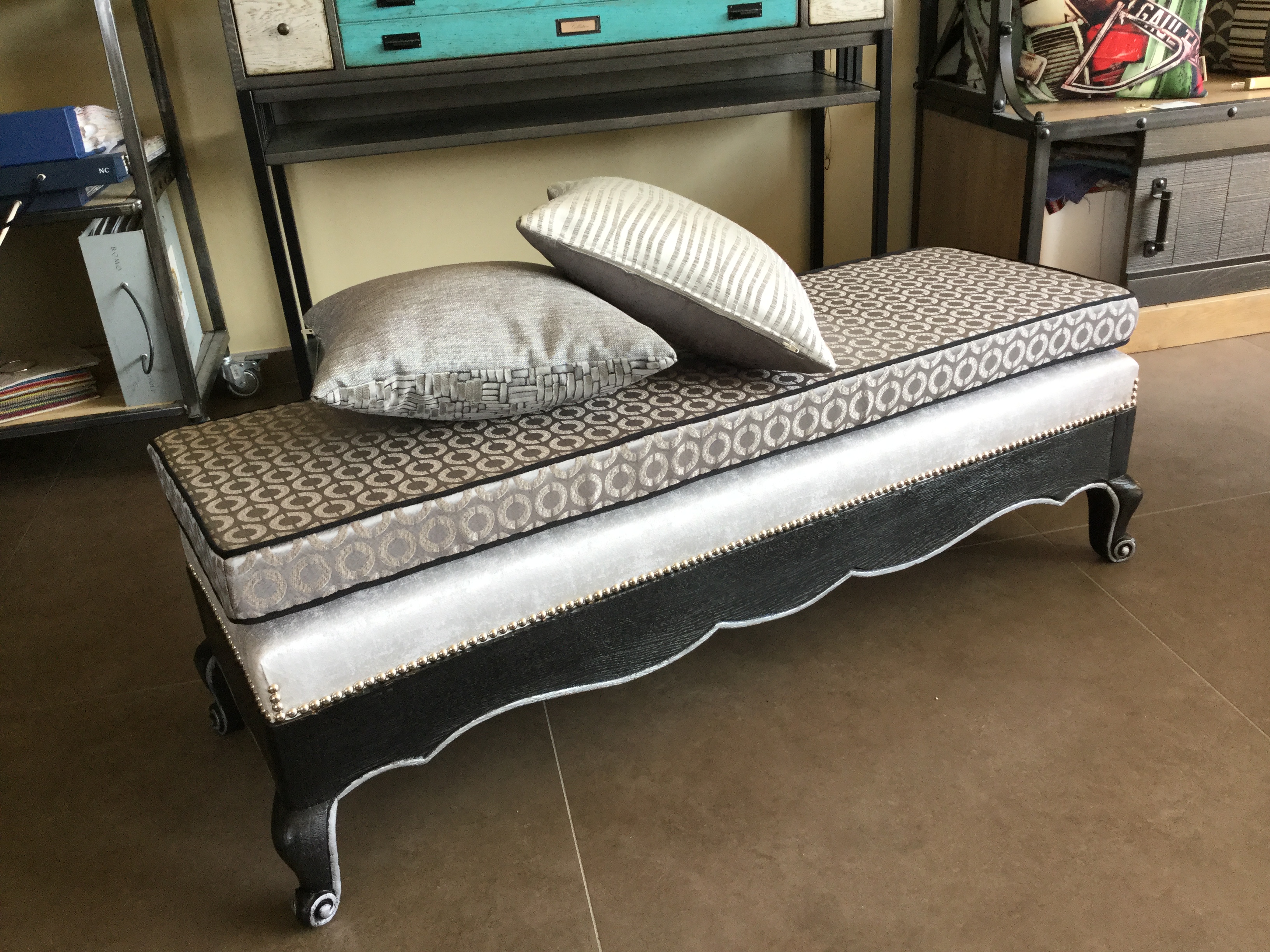 Refection restauration relooking fauteuil chaise canape banquette 1 meuble tapissier decorateur bordeaux st medard en jalles atelier les renaissances