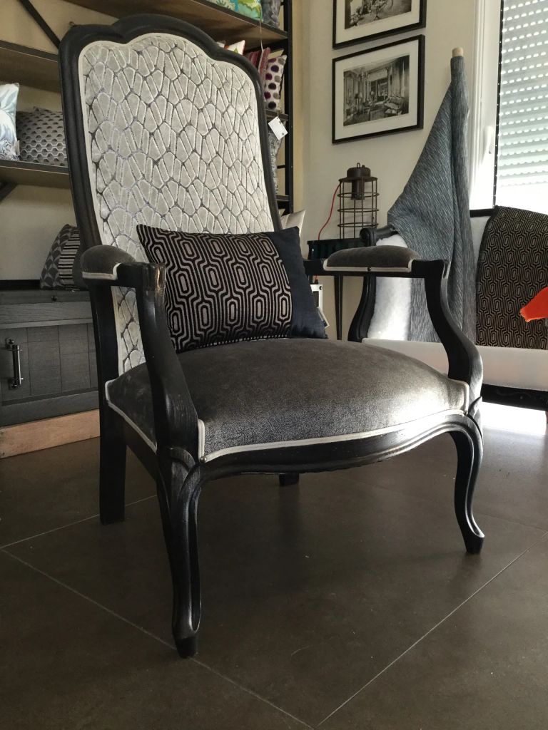 Refection restauration relooking fauteuil chaise canape meuble voltaire 27 tapissier decorateur bordeaux st medard en jalles atelier les renaissances