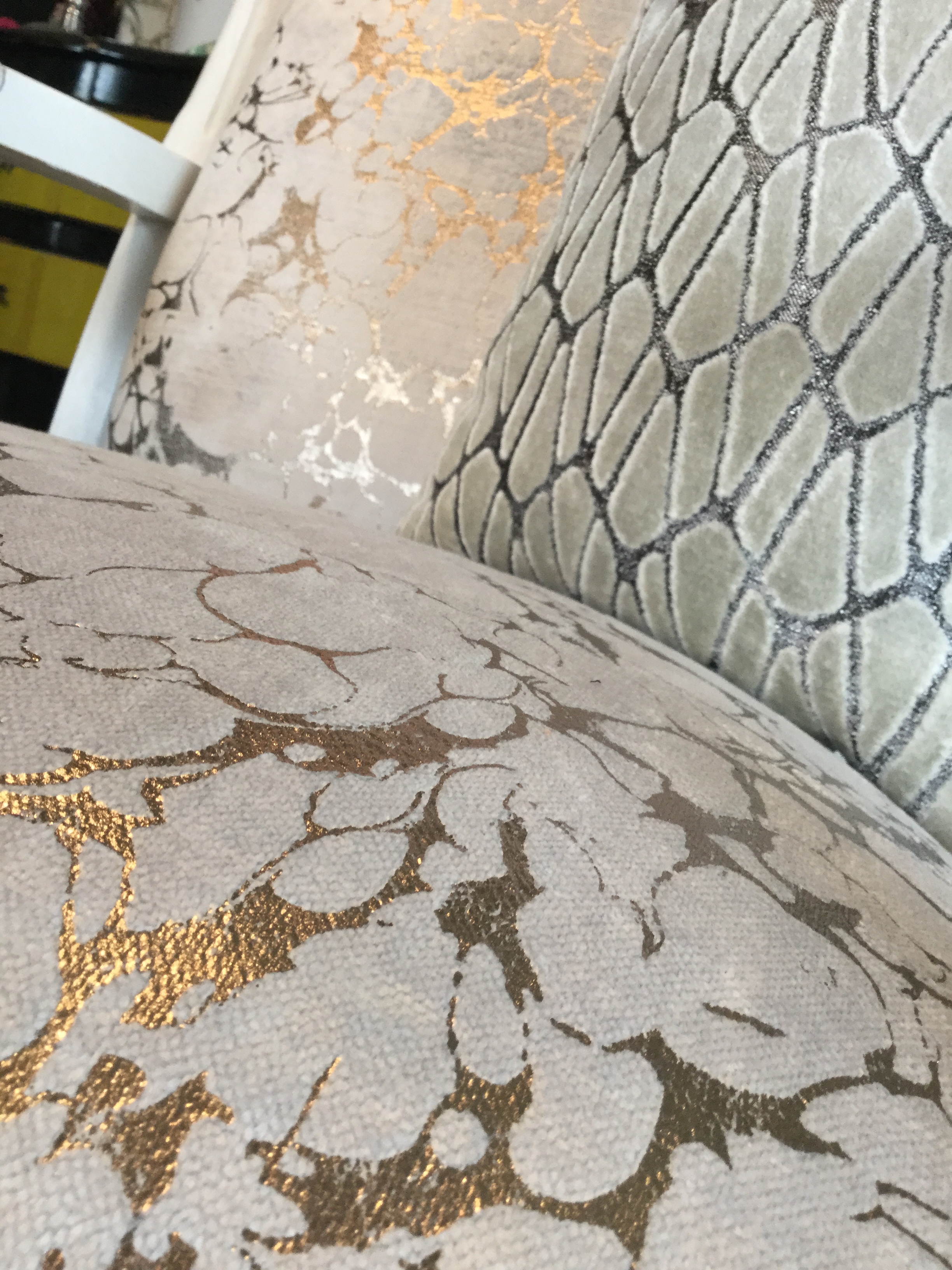 Refection restauration relooking fauteuil chaise canape meuble voltaire 52 tapissier decorateur bordeaux st medard en jalles atelier les renaissances