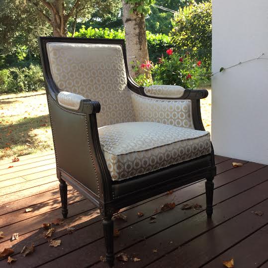 Refection relooking fauteuil meuble bergere chauffeuse 7 tapissier decorateur bordeaux saint medard en jalles atelier les renaissances