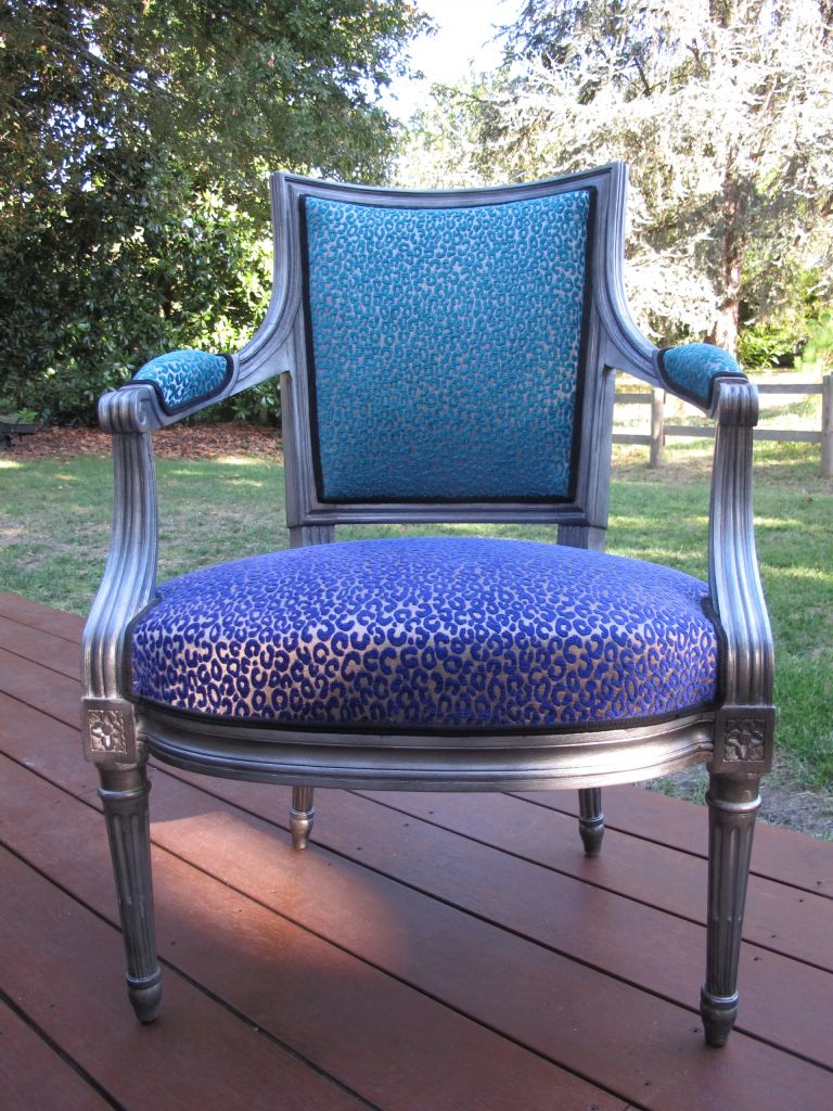 Refection restauration relooking fauteuil chaise canape meuble cabriolet 12 tapissier decorateur bordeaux saint medard en jalles atelier les renaissances
