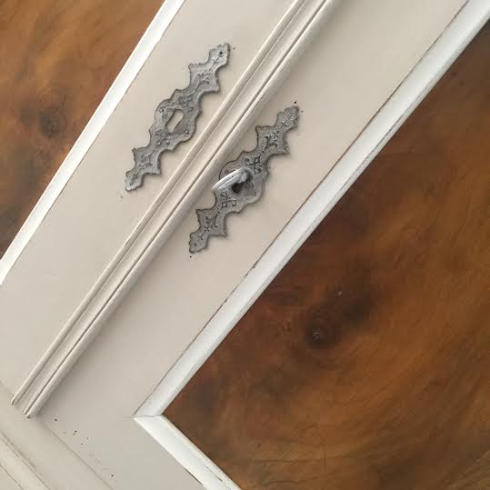 Refection restauration relooking fauteuil chaise canape meuble buffet 3 tapissier decorateur bordeaux saint medard en jalles atelier les renaissances