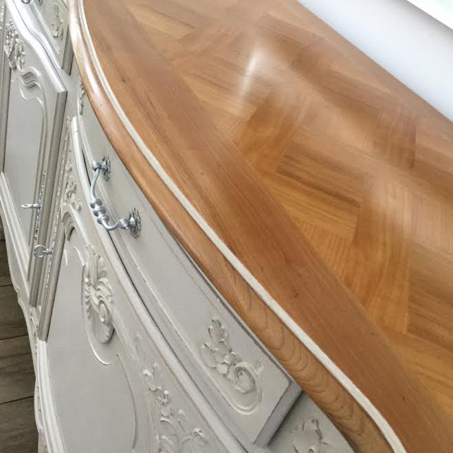 Refection restauration relooking fauteuil chaise canape meuble enfilade buffet 6 tapissier decorateur bordeaux saint medard en jalles atelier les renaissances