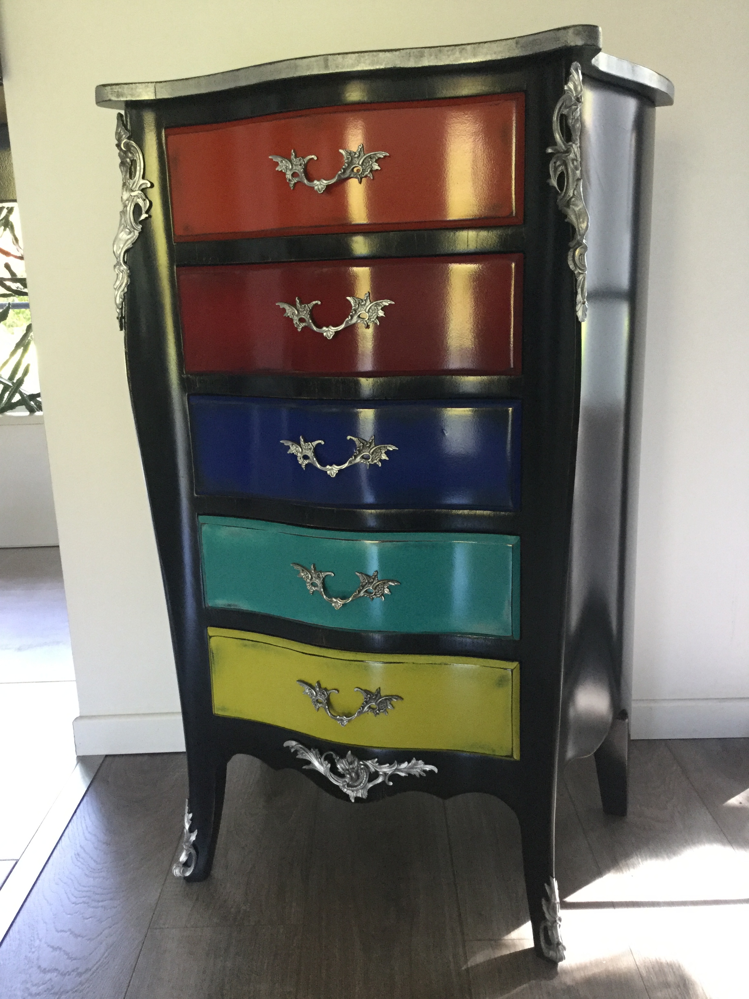 Refection restauration relooking fauteuil meuble semainier chiffonier 20 tapissier decorateur bordeaux saint medard en jalles atelier les renaissances