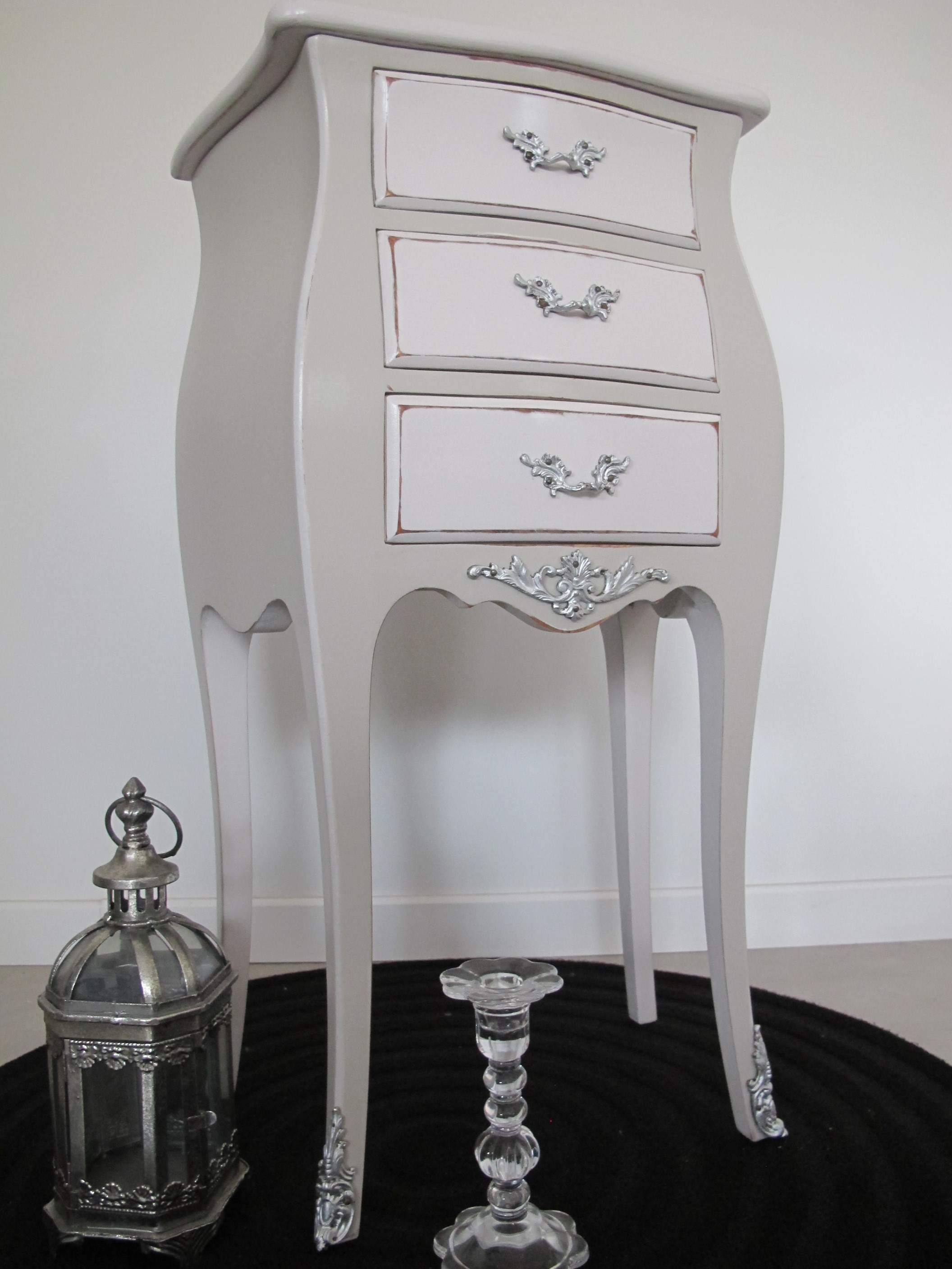Refection restauration relooking fauteuil meuble chevet gueridon selette 3 tapissier decorateur bordeaux saint medard en jalles atelier les renaissa
