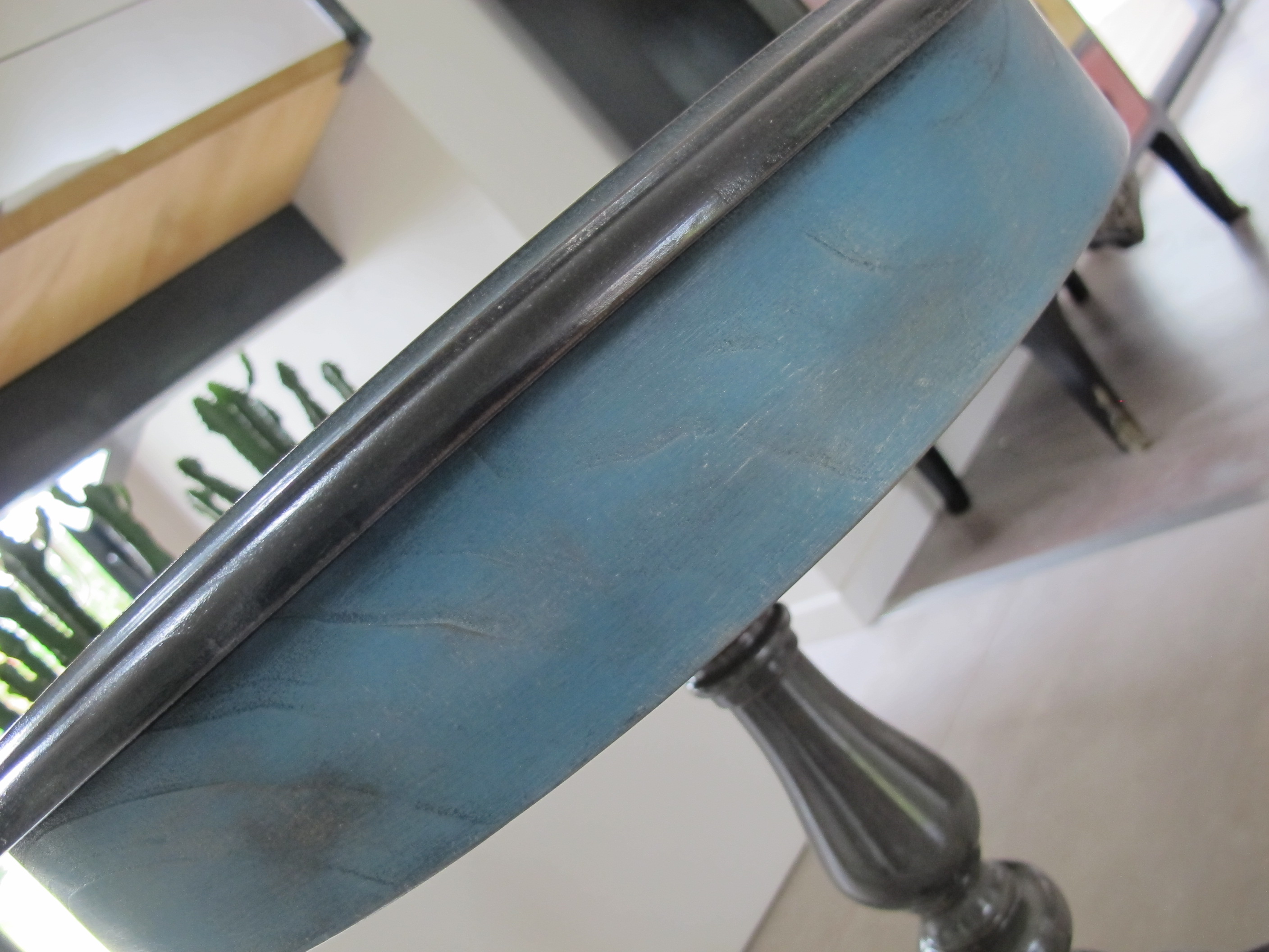 Refection restauration relooking fauteuil meuble chevet gueridon selette 6 tapissier decorateur bordeaux saint medard en jalles atelier les renaissances