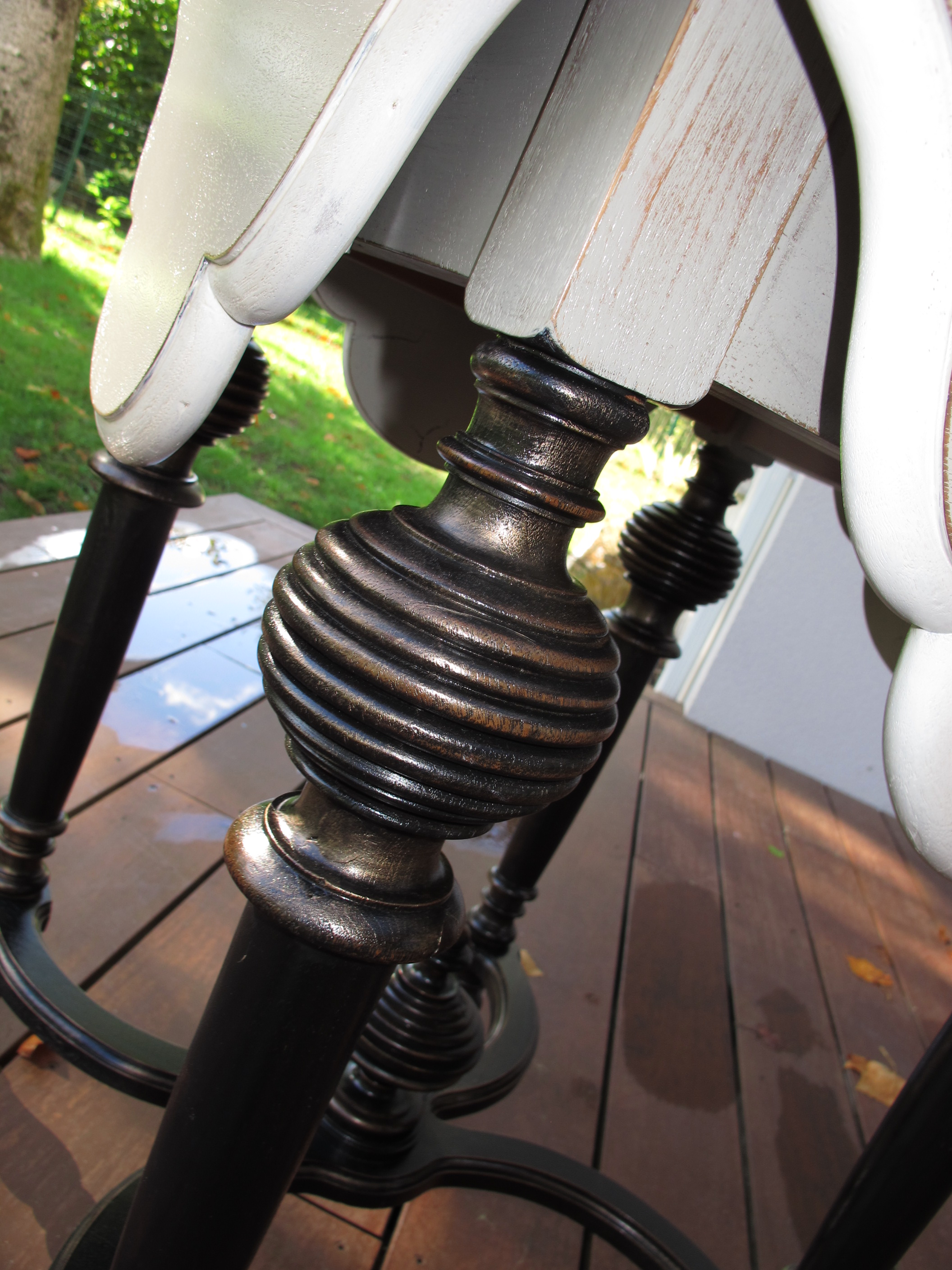 Refection restauration relooking fauteuil meuble chevet gueridon selette 22 tapissier decorateur bordeaux saint medard en jalles atelier les renaissances