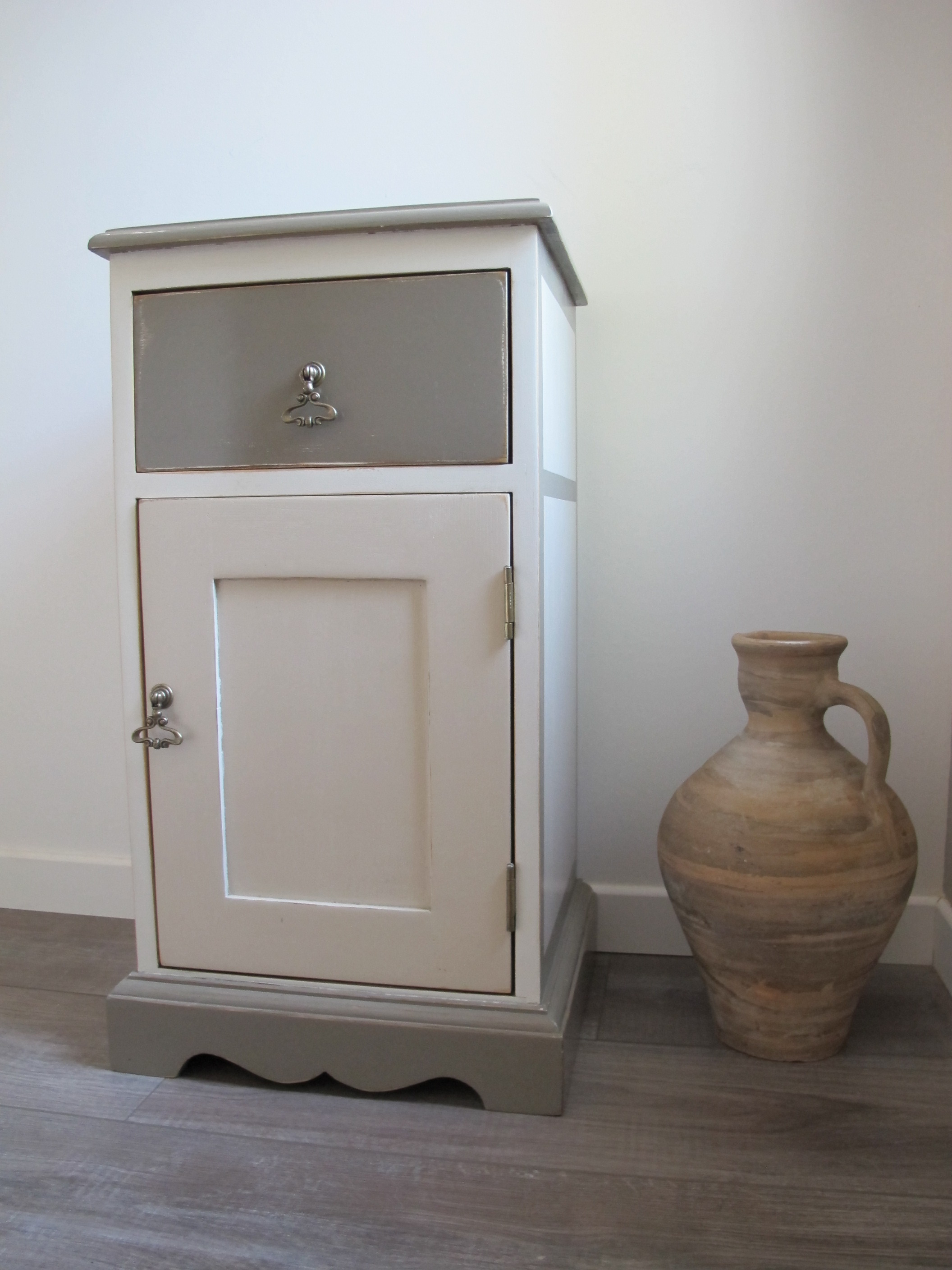 Refection restauration relooking fauteuil meuble chevet gueridon selette 30 tapissier decorateur bordeaux saint medard en jalles atelier les renaissances