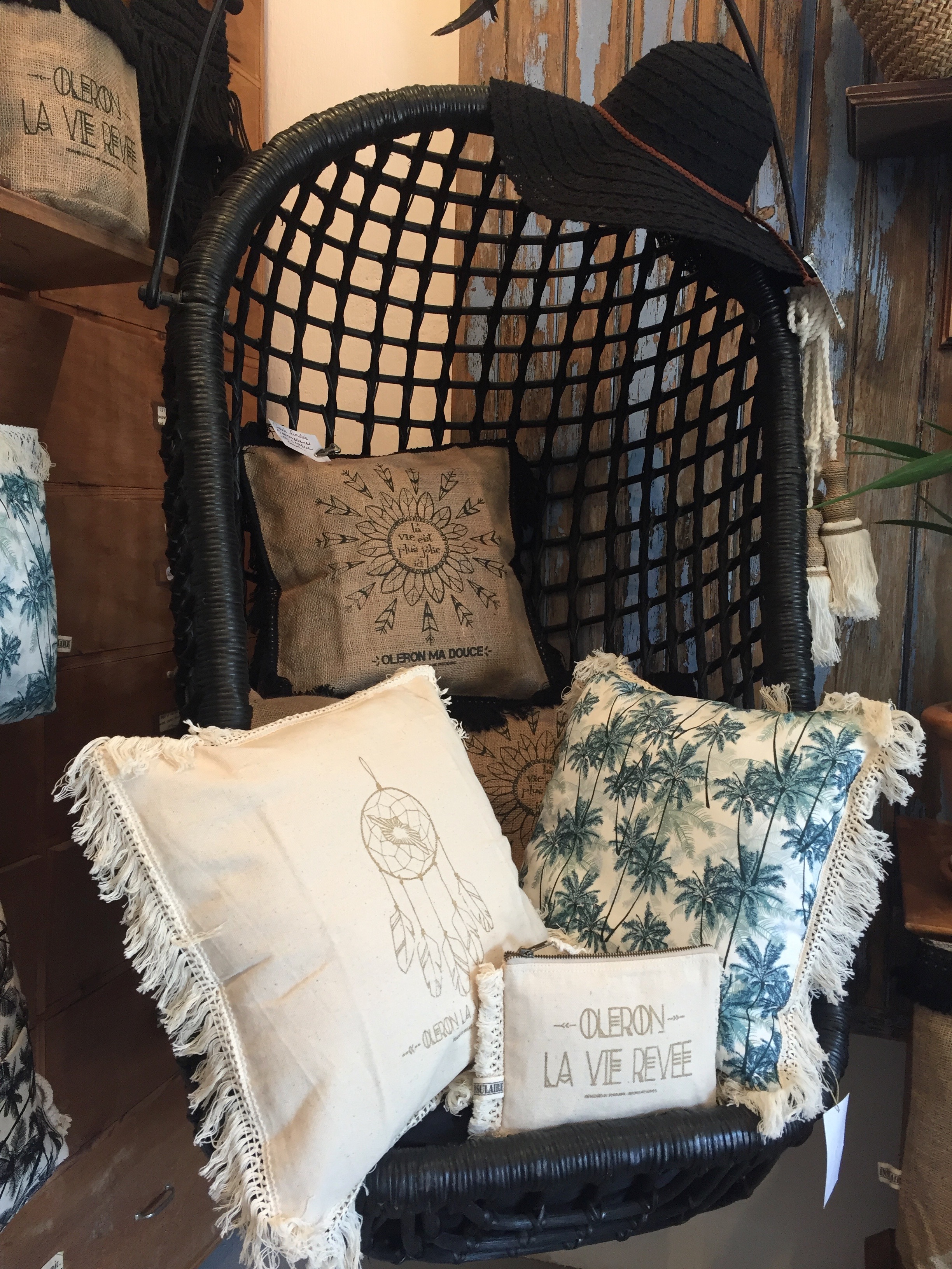 Faureuil suspendu insulaire oleron frange boheme creation insulaire droits reserves