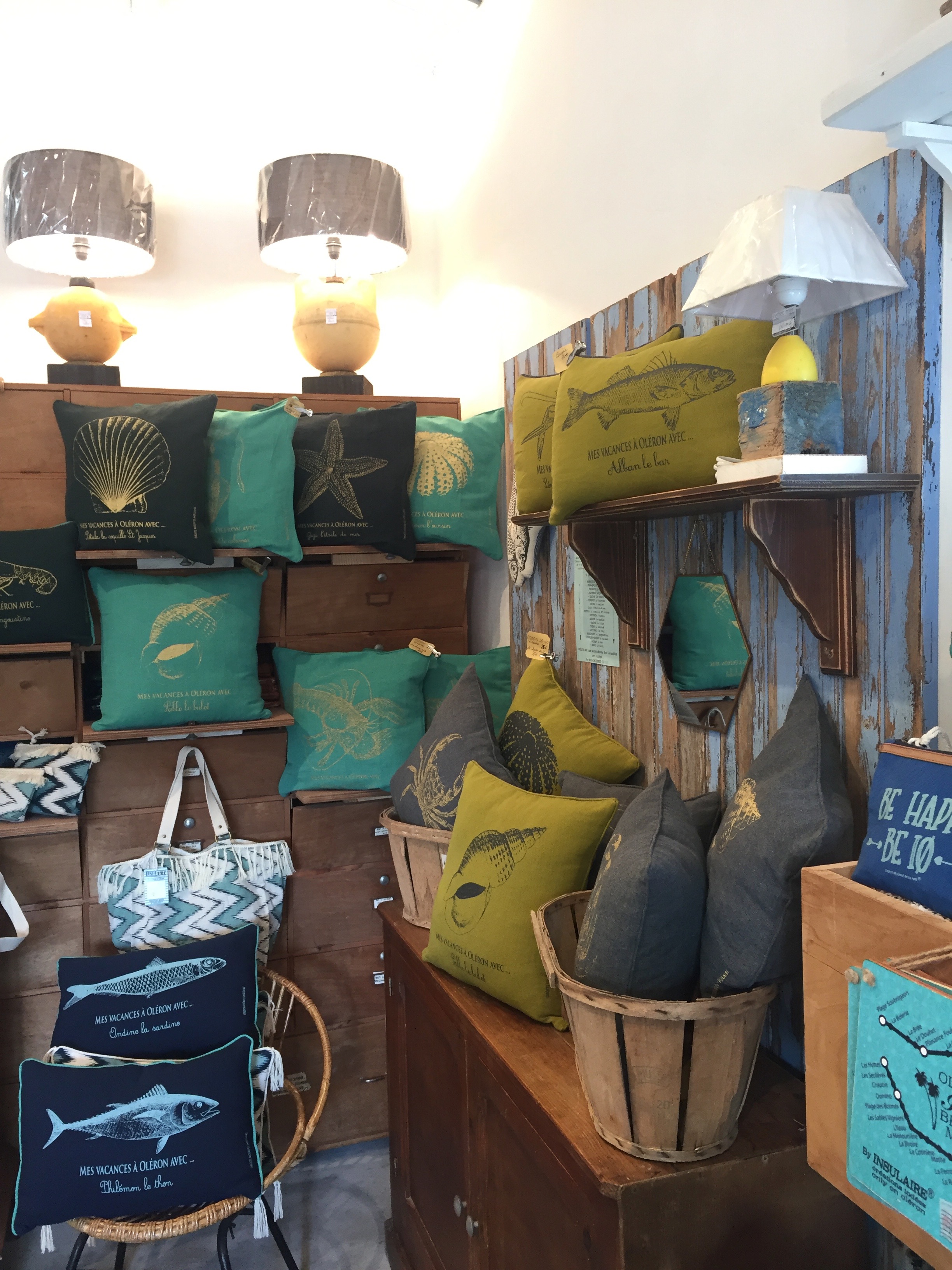 Insulaire coussins decoration bestiaire modeles deposes