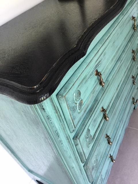 Refection restauration relooking fauteuil chaise canape meuble commode laquee 2 tapissier decorateur bordeaux saint medard en jalles atelier les renaissances
