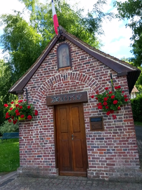 St germain de pasquier toute petite mairie