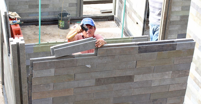 375097 Construccion en seco y ladrillos de plastico reciclado Una vivienda en 5 dias 03