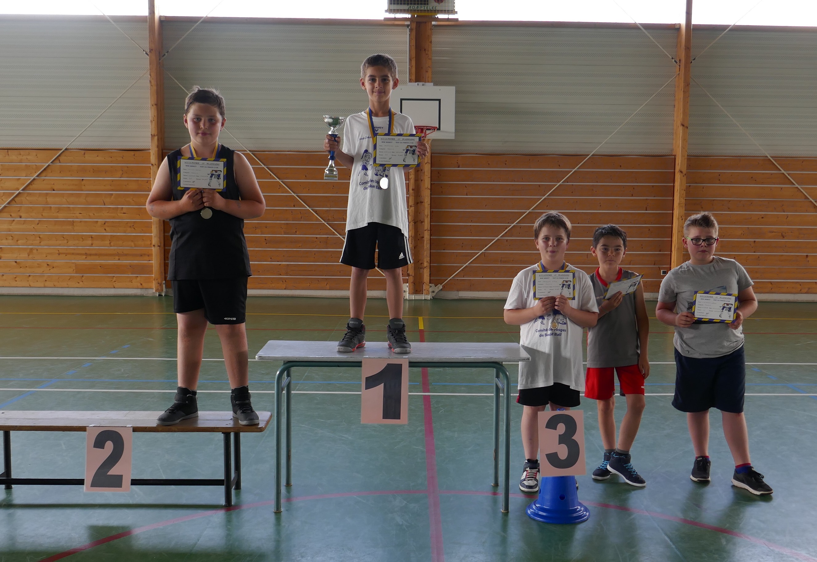 132 Podium pousssins