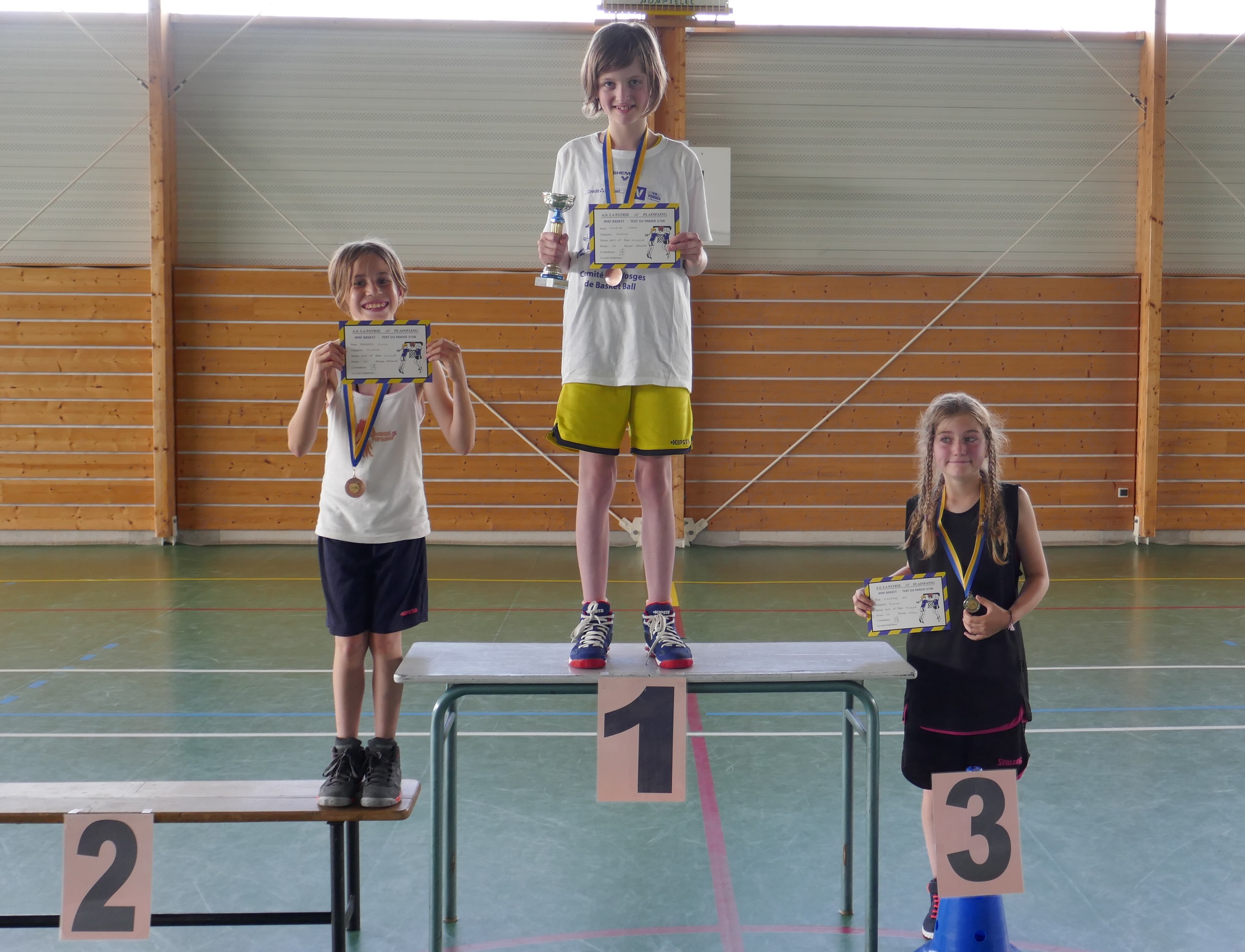 131 Podium poussines