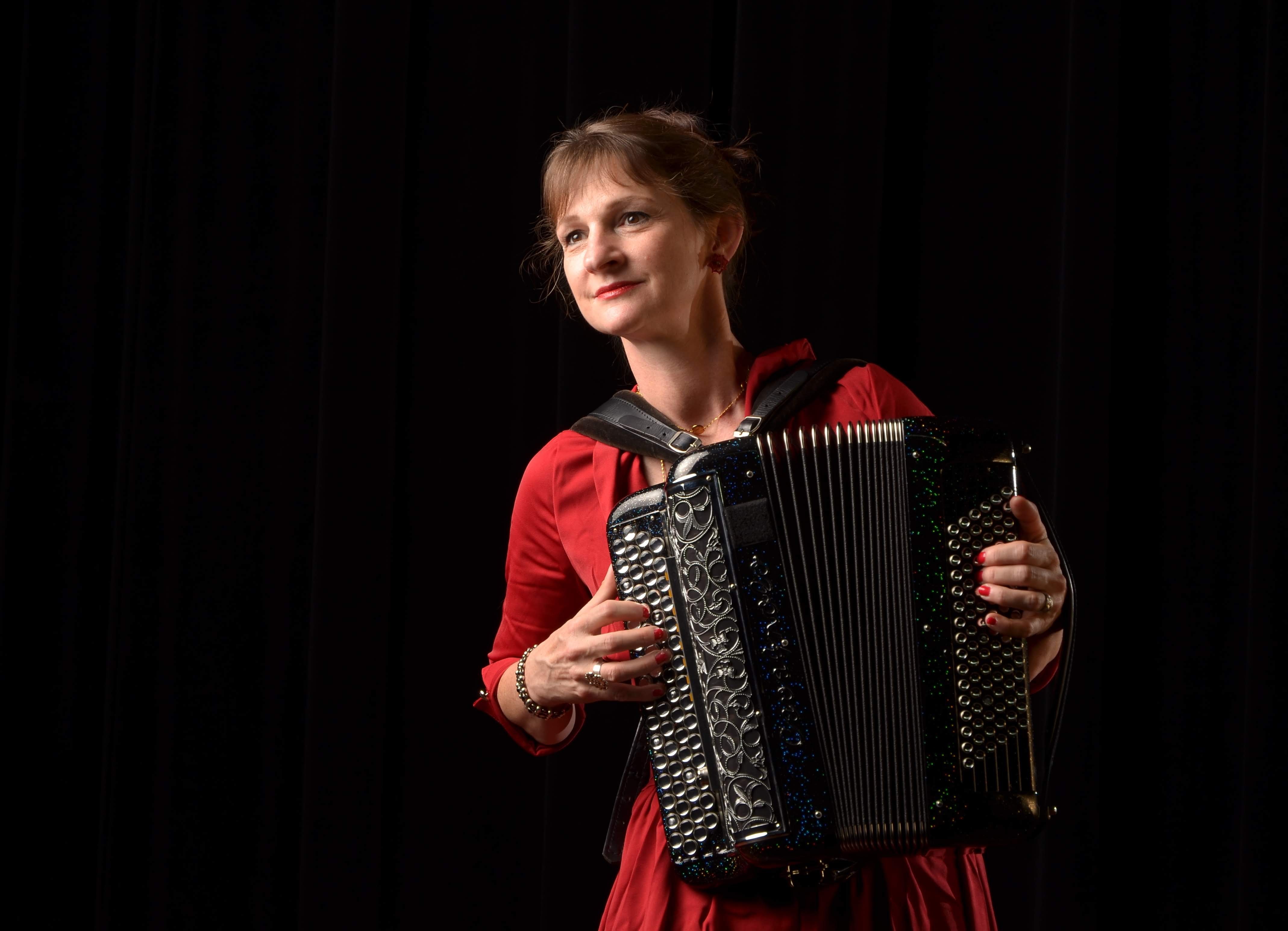 Véronique Rénier, accordéoniste