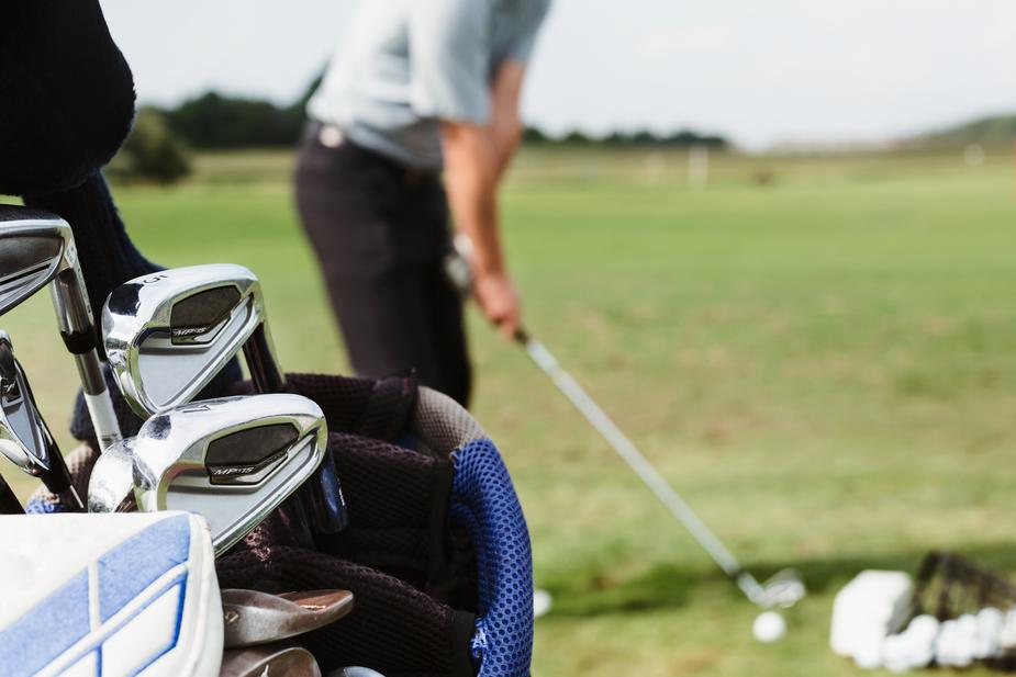 Golfer lines up at driving range 925x