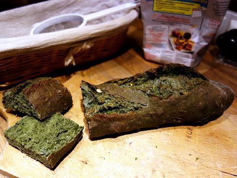 pain artisanal bio à la spiruline