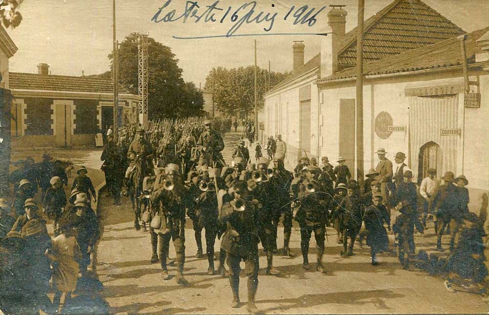 Defile militaire la teste 1000