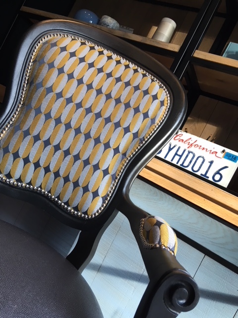 Refection restauration relooking fauteuil chaise canape meuble cabriolet ch 2 tapissier decorateur bordeaux saint medard en jalles atelier les renaissances