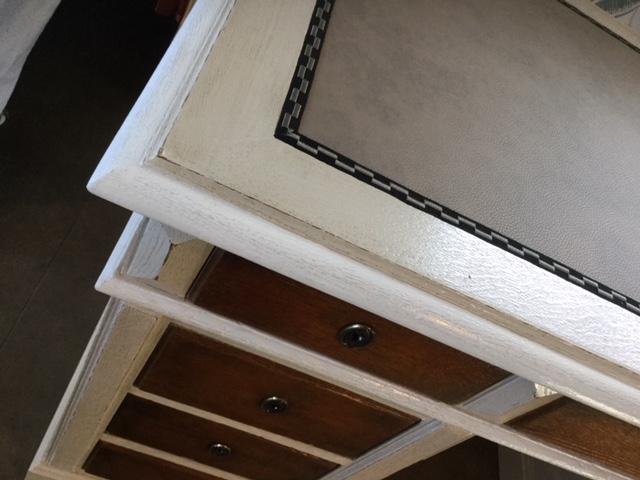Relooking restauration refection meuble bureau atelier les renaissances tapissier decorateur bordeaux saint medard en jalles