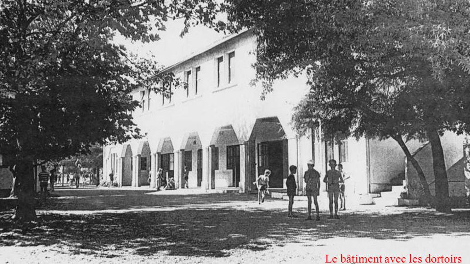 Le batiment avec les dortoirs