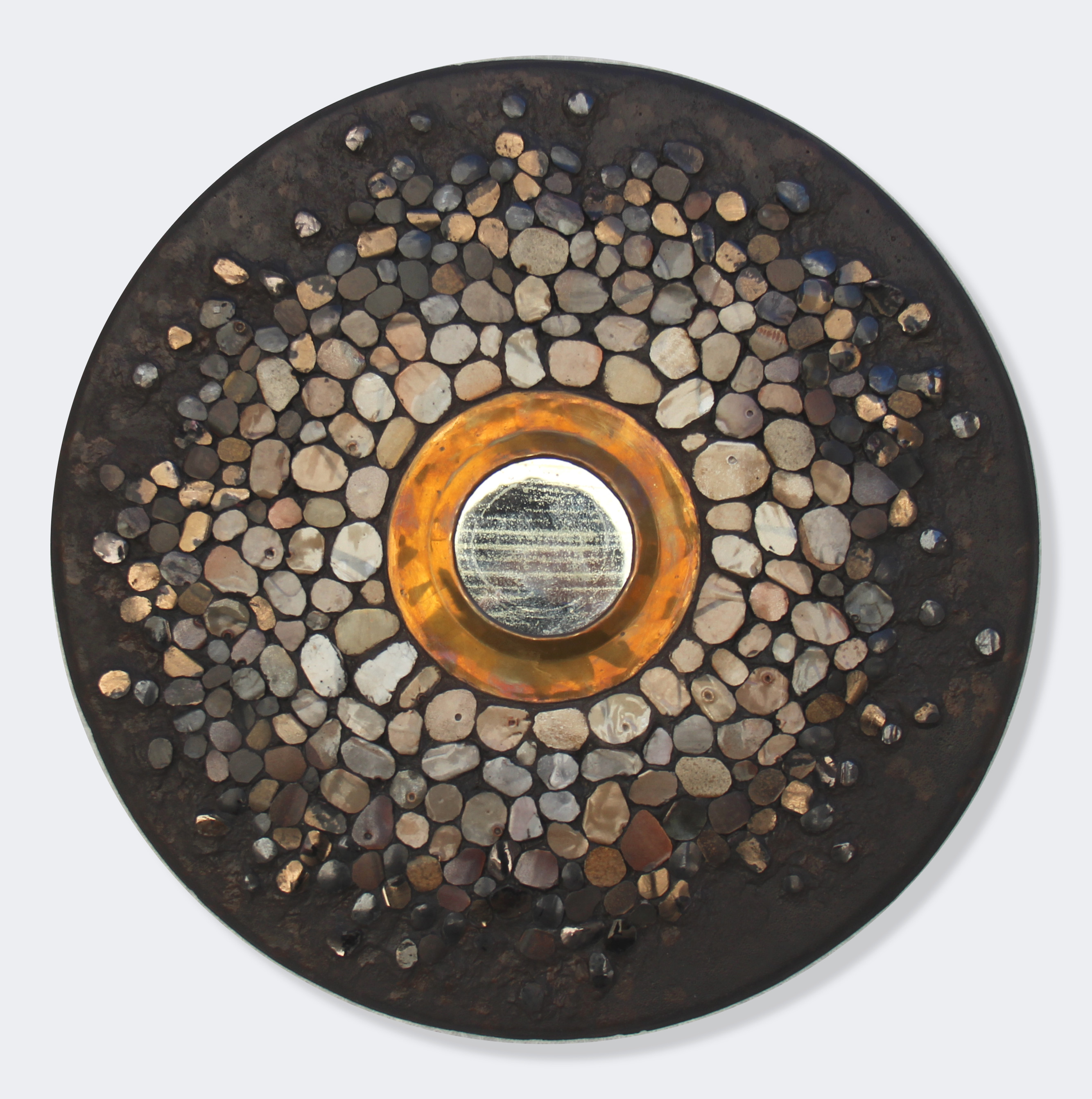 mosaique - tableau - samaki - focus - taupe - laiton - verre - faïence - miroir - ora mosaiques.