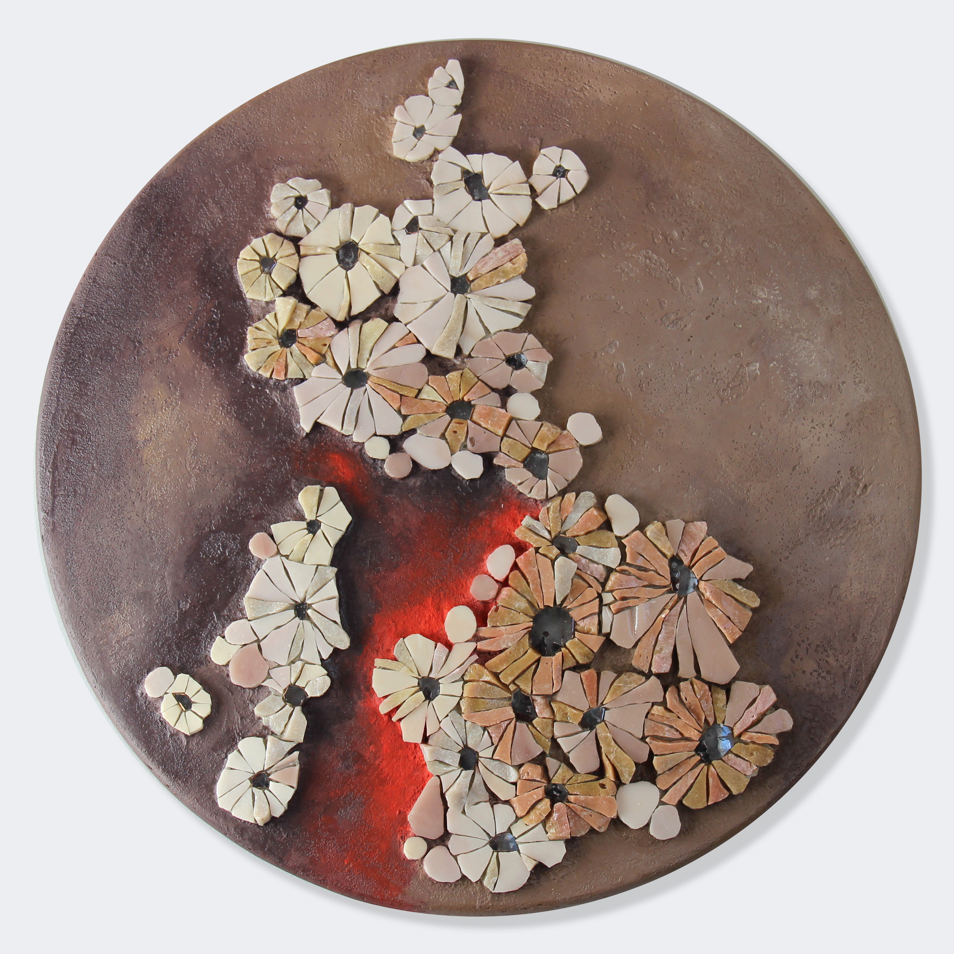 mosaique - tableau - hanaé - focus - taupe - vermillon - verre - faïence - fond marin - ora mosaiques.