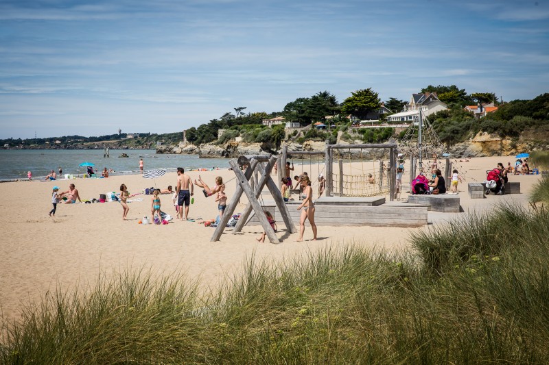 La  plage de La Bernerie en Retz : Espace jeux 