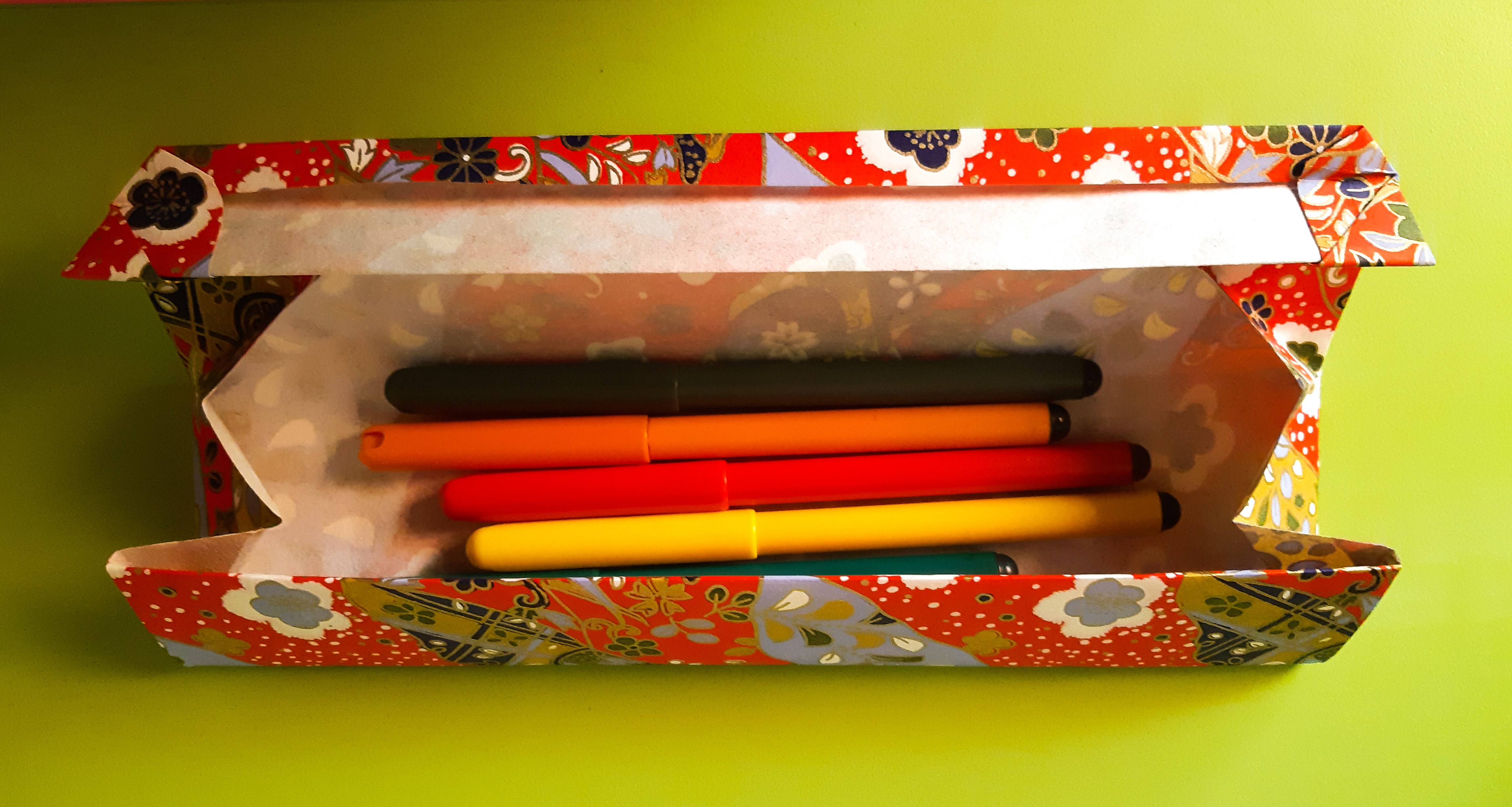 trousse de bureau en papier washi 5€
(~ 23 x 4 cm)