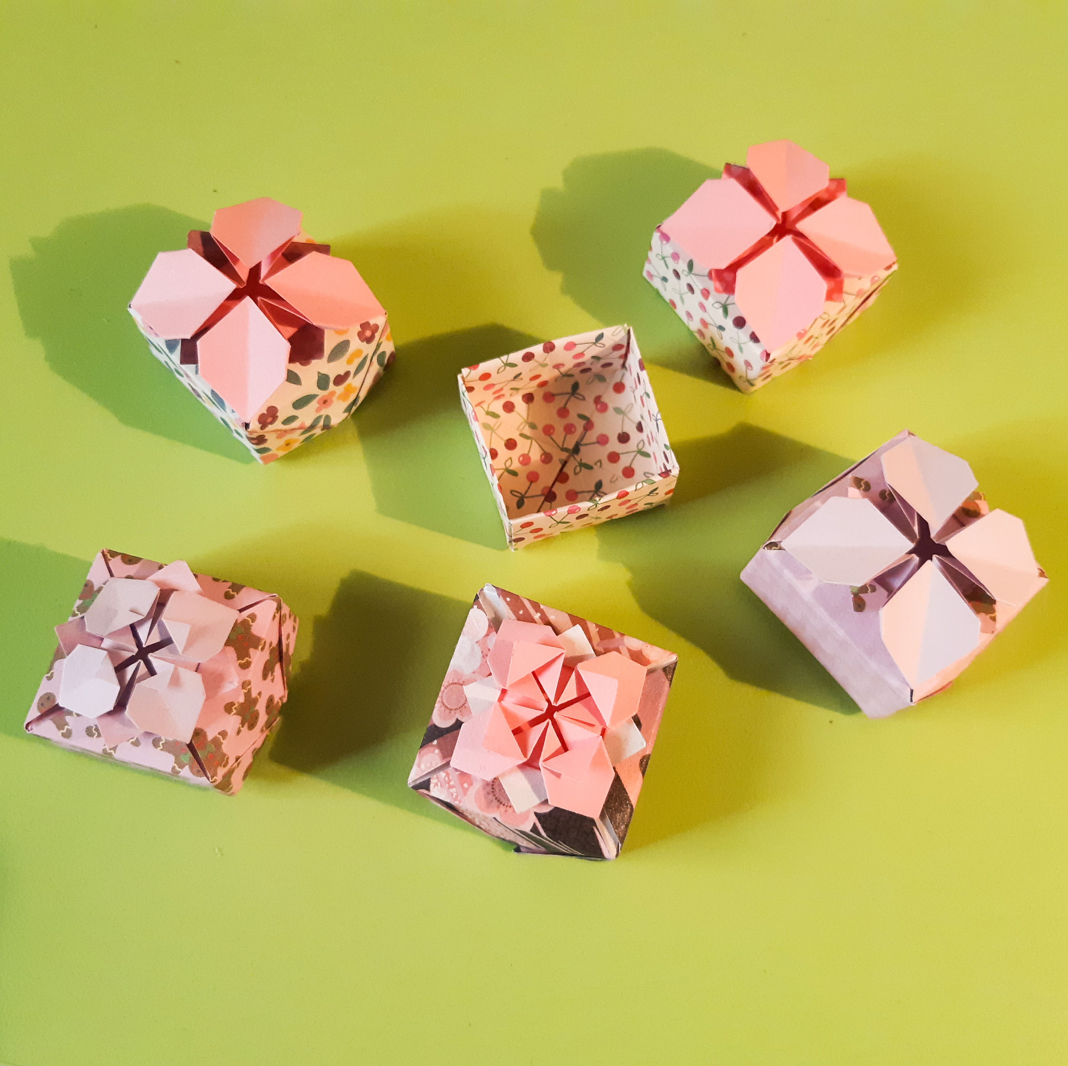 Micro boîte carrée 2€
(~ 3 x 1,5 cm)