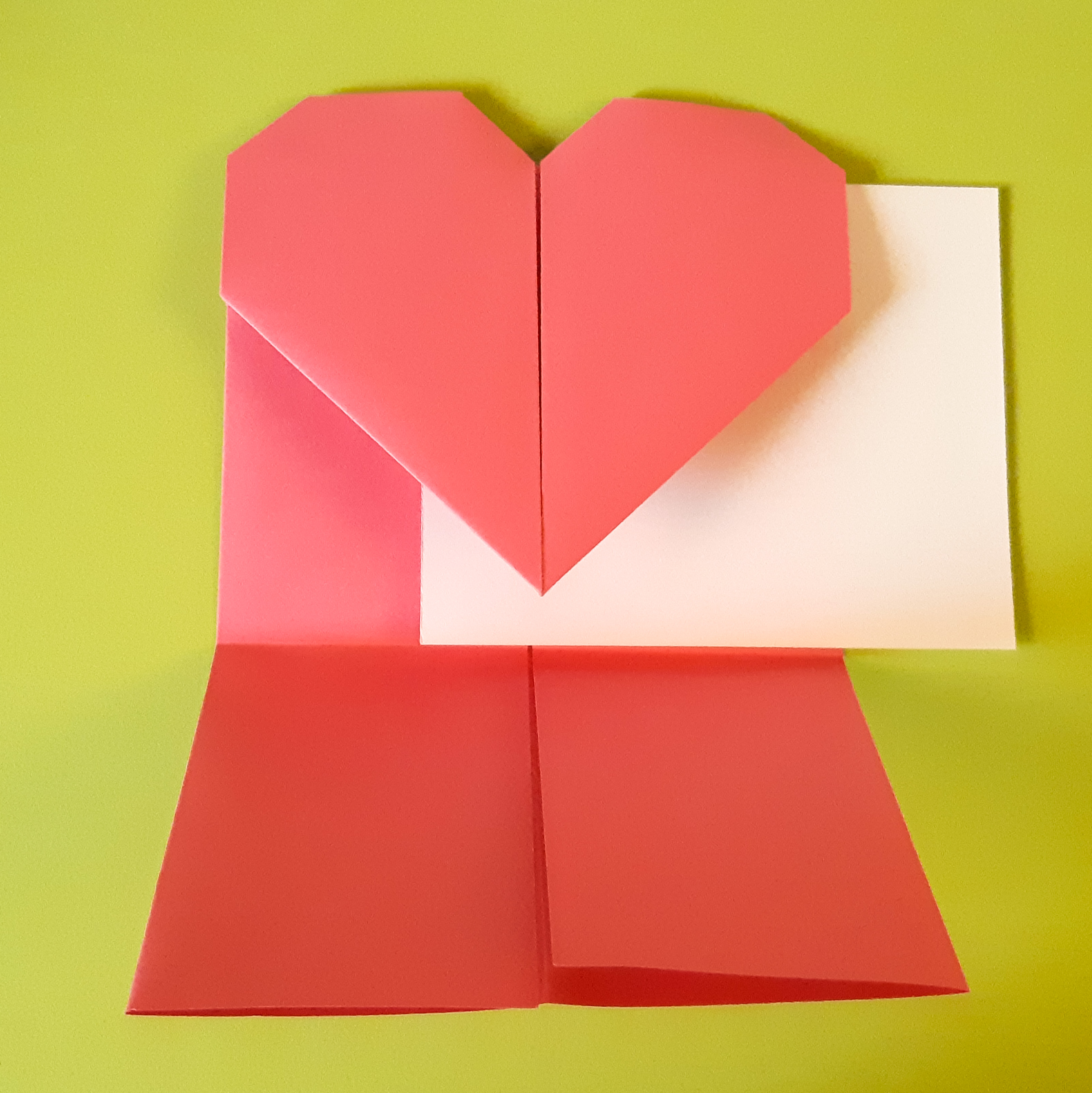 enveloppe ouverte & sa carte Gros Cœur 1€
(~ h 9,5 x 10,5 cm)