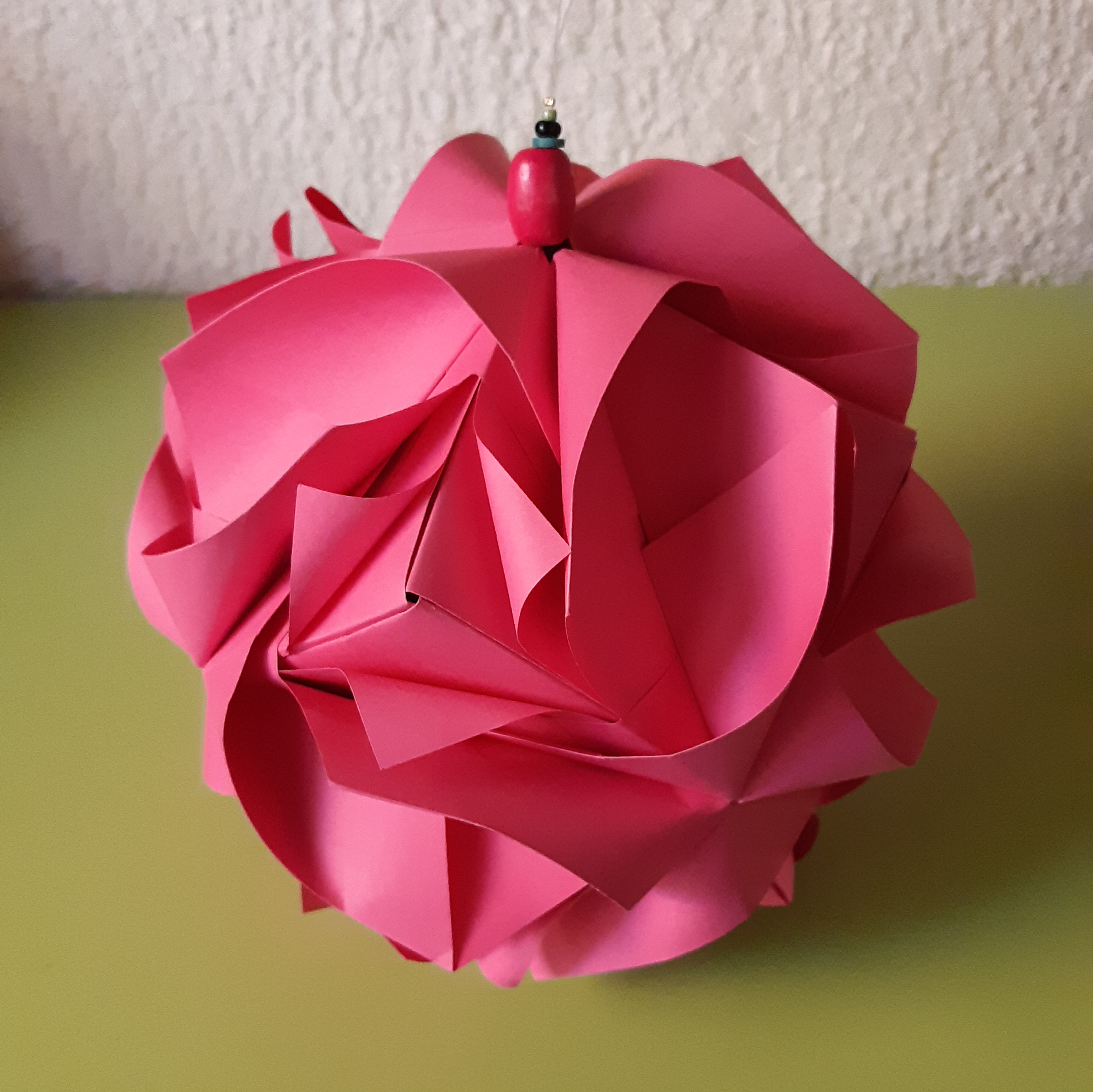 Kusudama Royal Rose à suspendre ou à poser 6€
(~ Ø 12 ou 15 cm)
