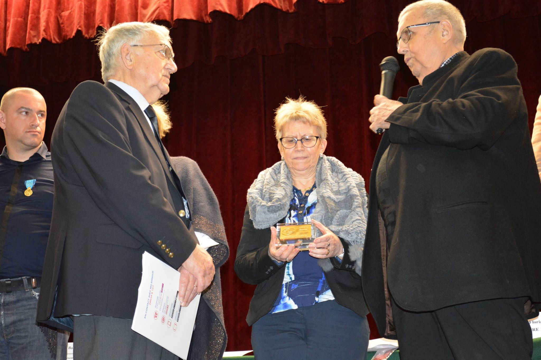 Remise de la plaquette Grand Or 1