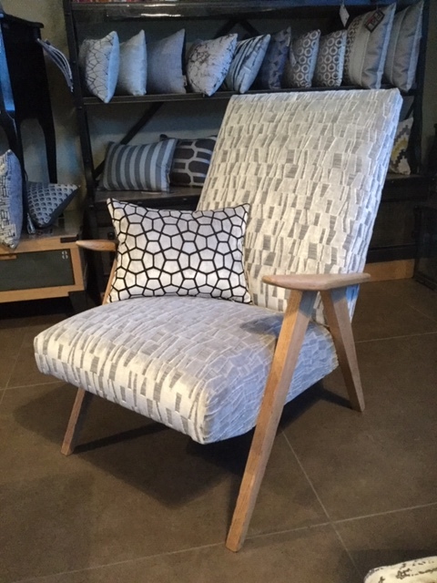 Refection relooking fauteuil scandinave 1meuble tapissier decorateur bordeaux saint medard en jalles atelier les renaissances