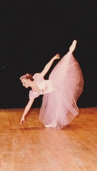 Corinne 327x576