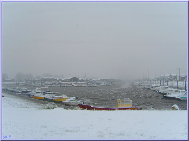 Le port ostreicole de la teste de buch sous la neige en decembre 2010 bassin d arcachon