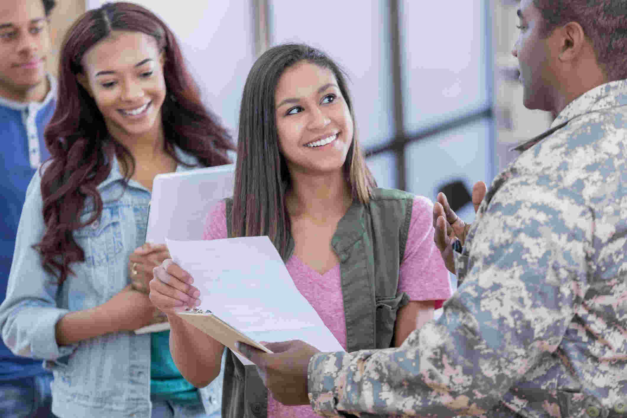 L'unique spécialiste en RECRUTEMENT de TALENTS militaires, éventuellement blessés.
La féminisation des armées nécessite de prévoir la reconversion des femmes militaires. 