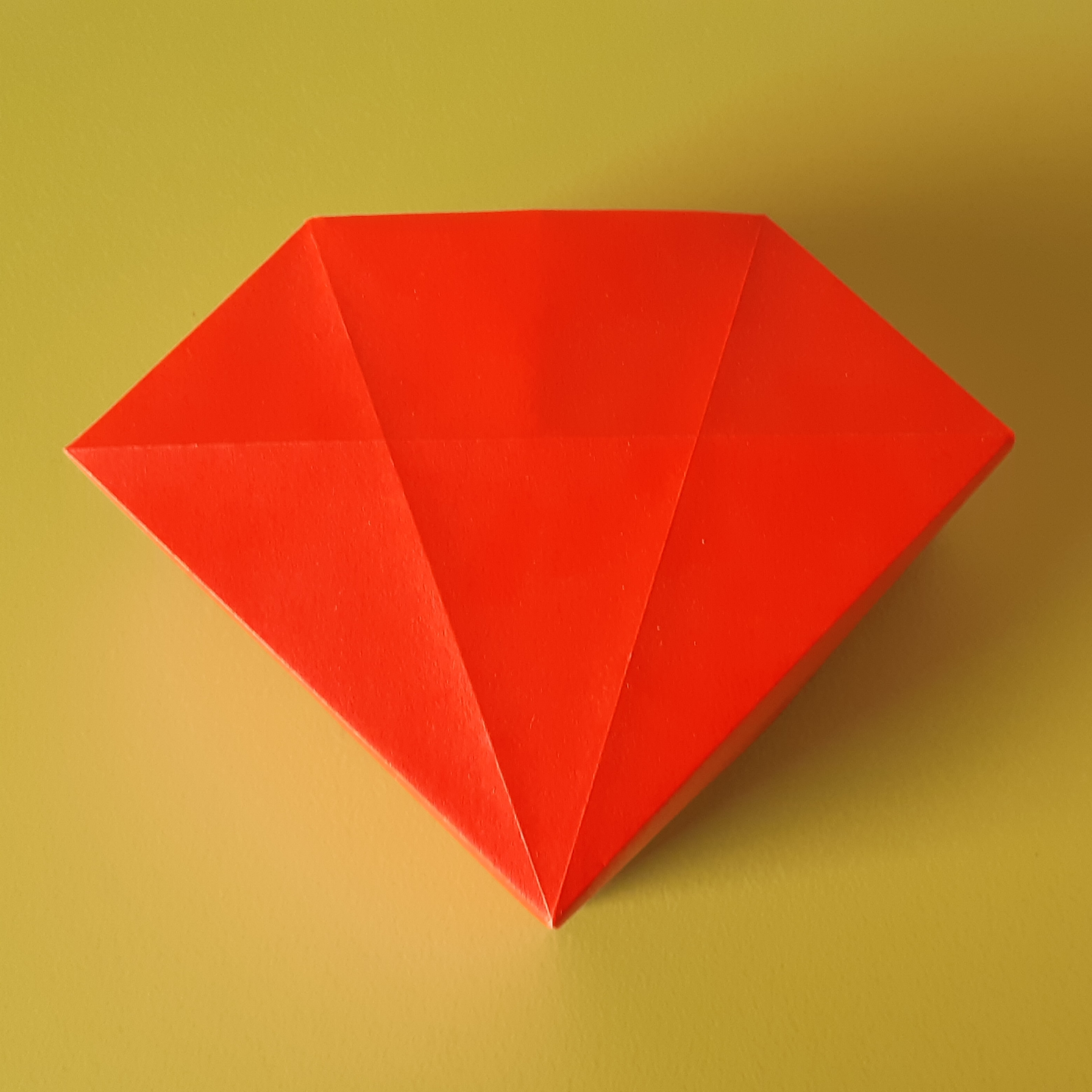 Boîte cœur diamant 2€
(~ 7 x h 3,5 cm)