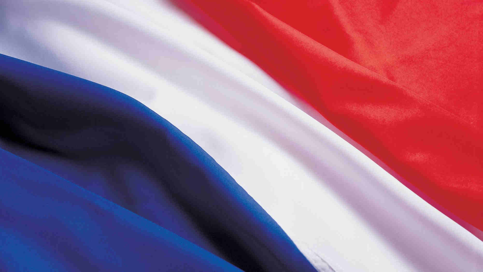 Drapeau français, métaphore du geste citoyen et fraternel consistant à recruter un militaire, en particulier blessé en situation de handicap