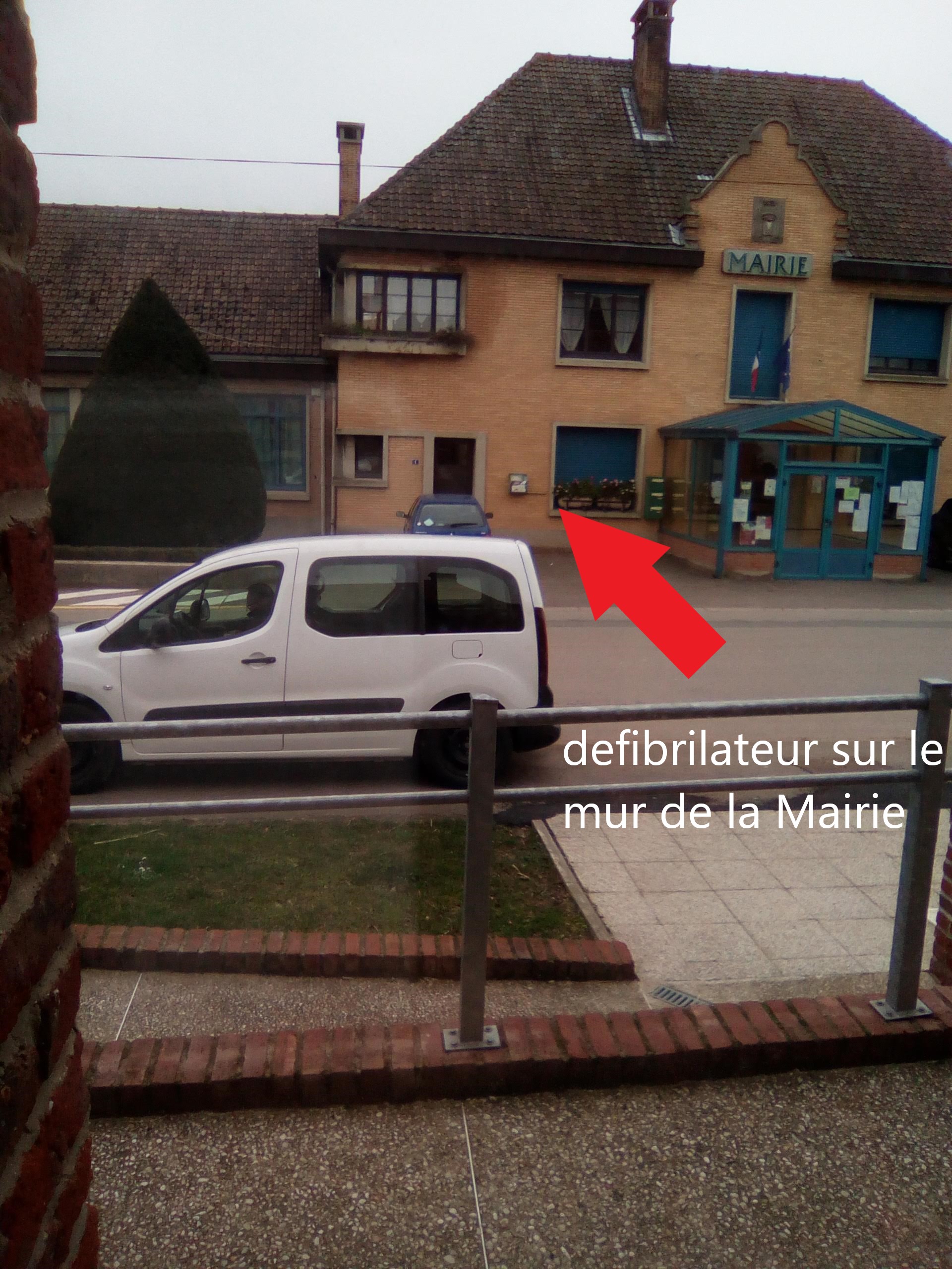 DEFIBRILATEUR 