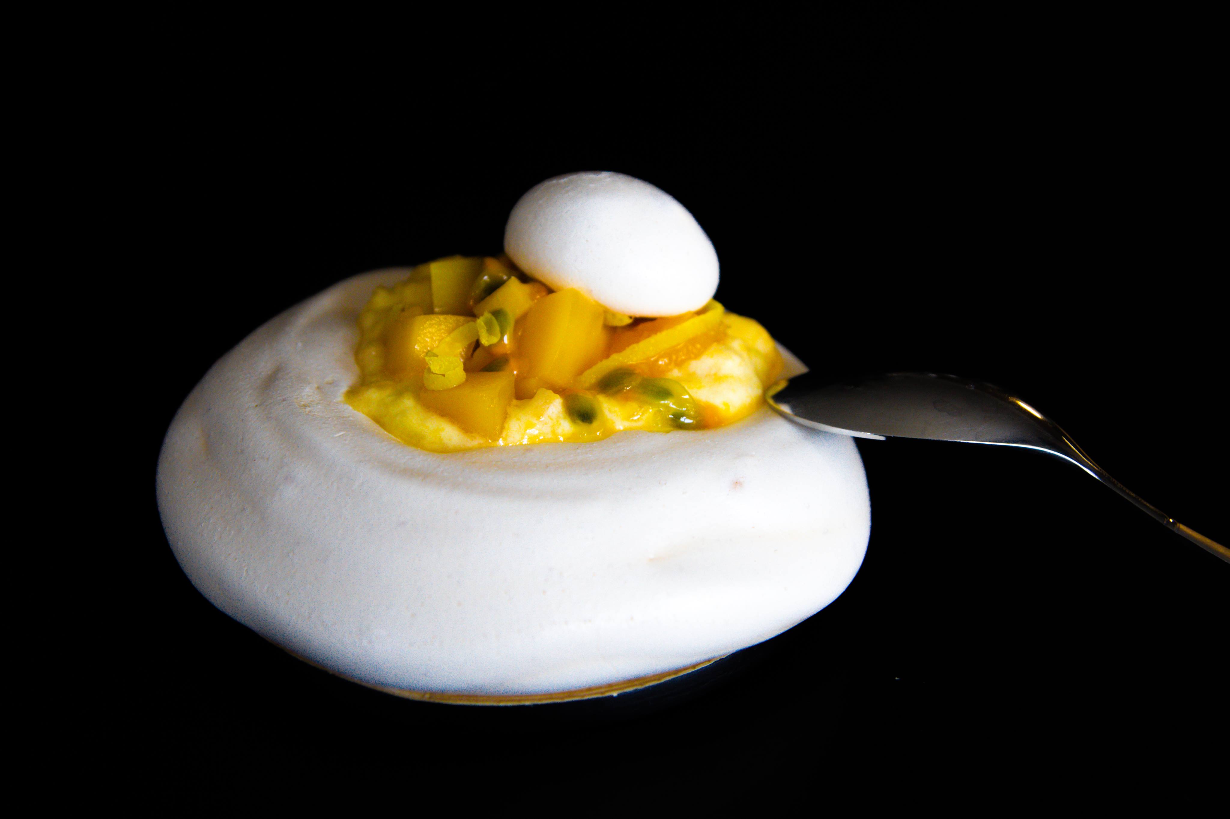 Mini-Pavlovas à la mangue