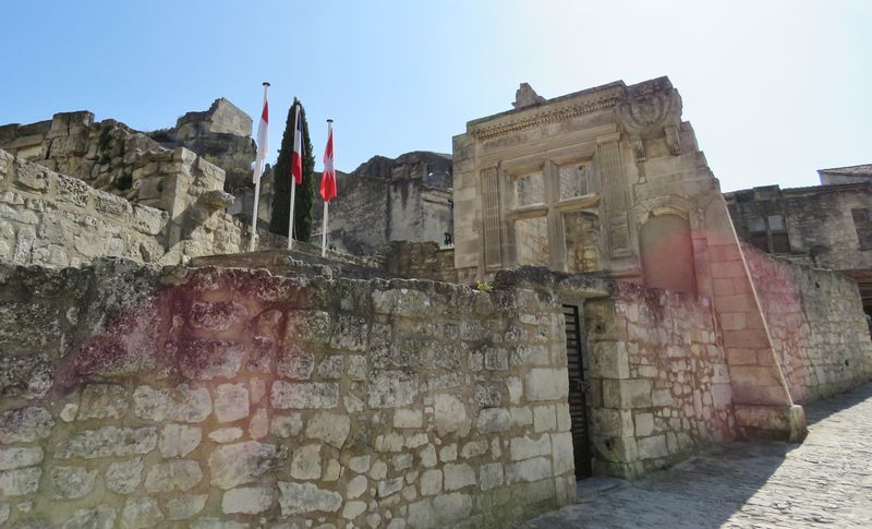Baux 6 