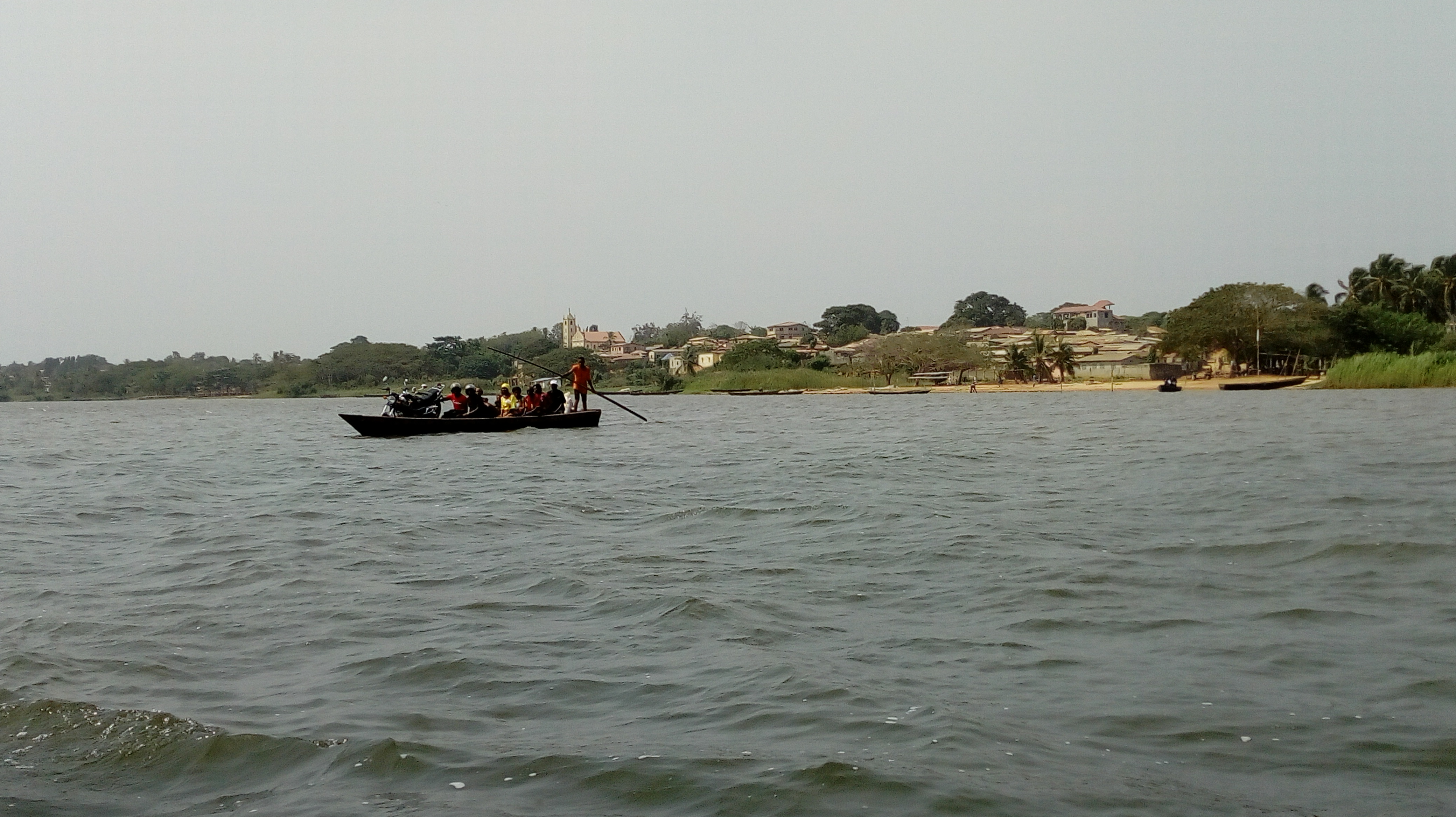 Pirogue pour aller à Togoville
