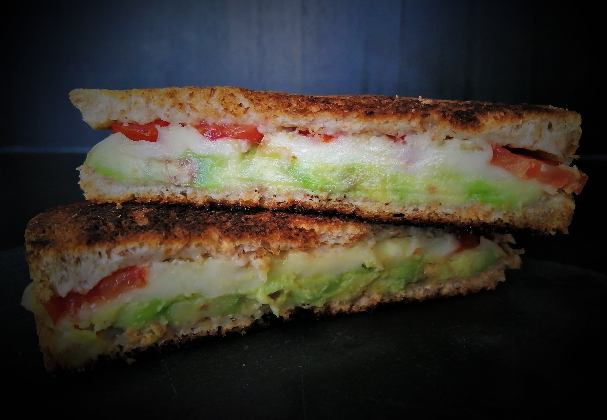 Croque-monsieur avocat tomate
