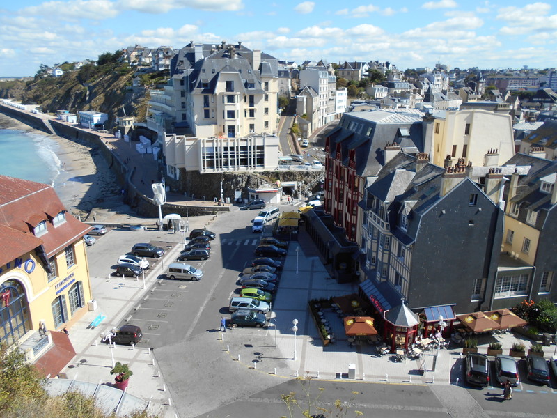 Place foch et hotel des bains