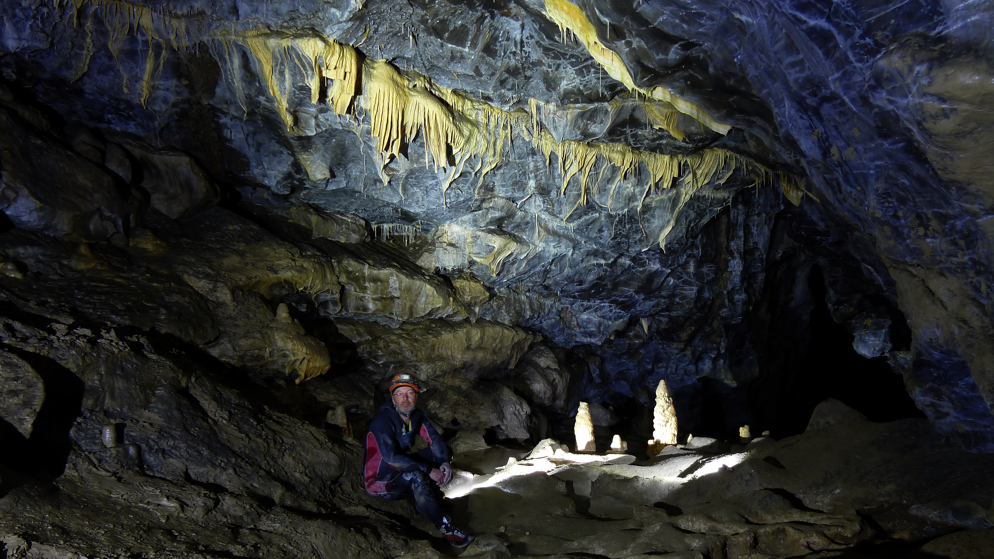 Dans la galerie des Gours à la grotte de Balme (massif du Giffre)