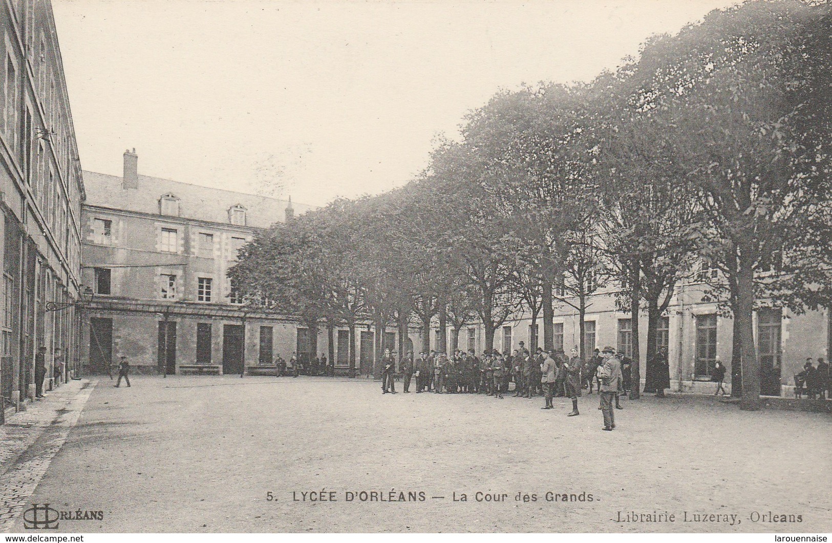 023 001 45 orleans lycee dorleans la cour des grands