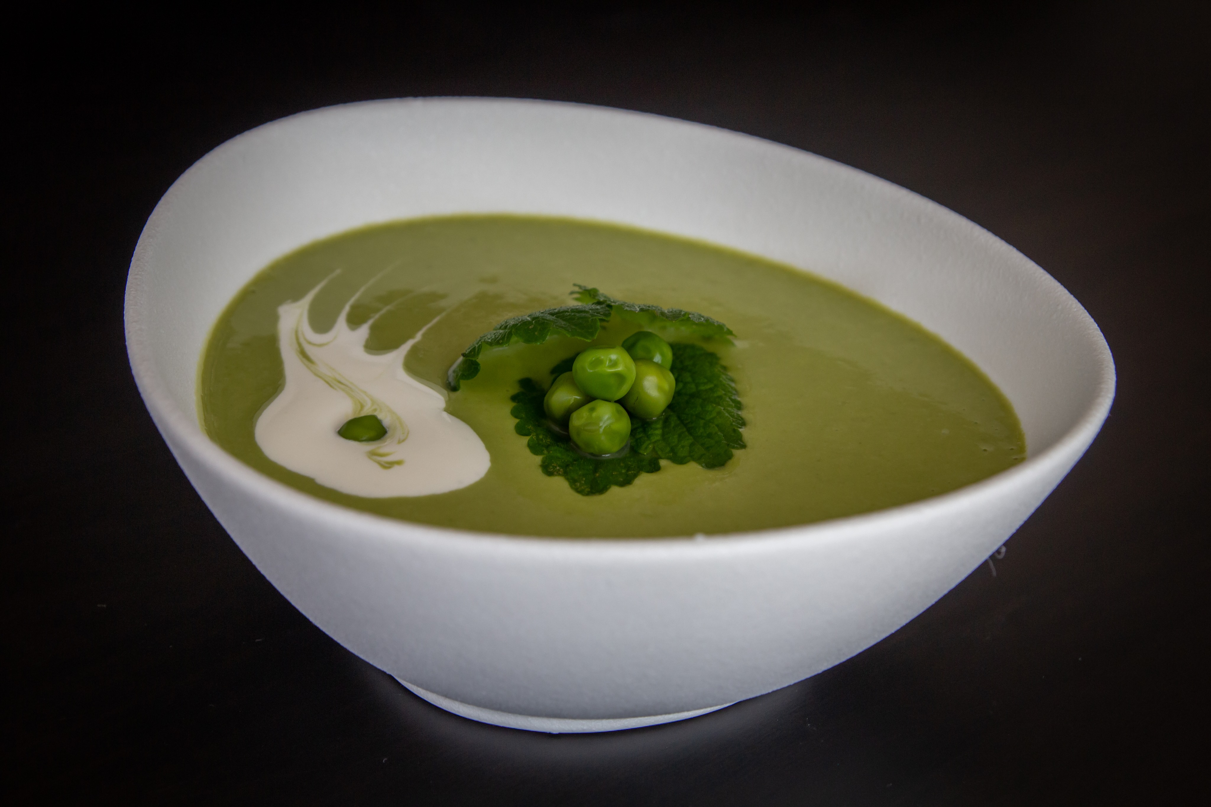 Velouté de petits pois à la menthe